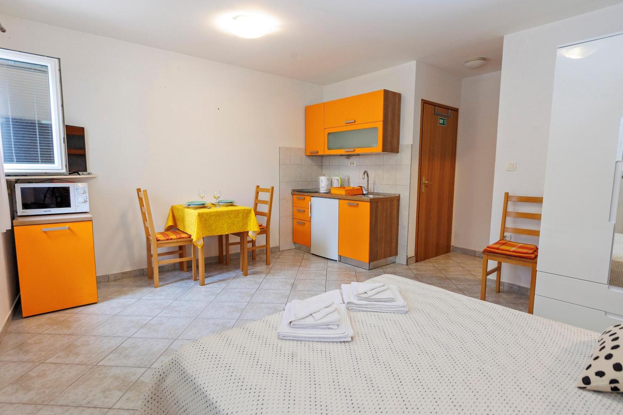 Apartments Baricevic Bol Exterior photo