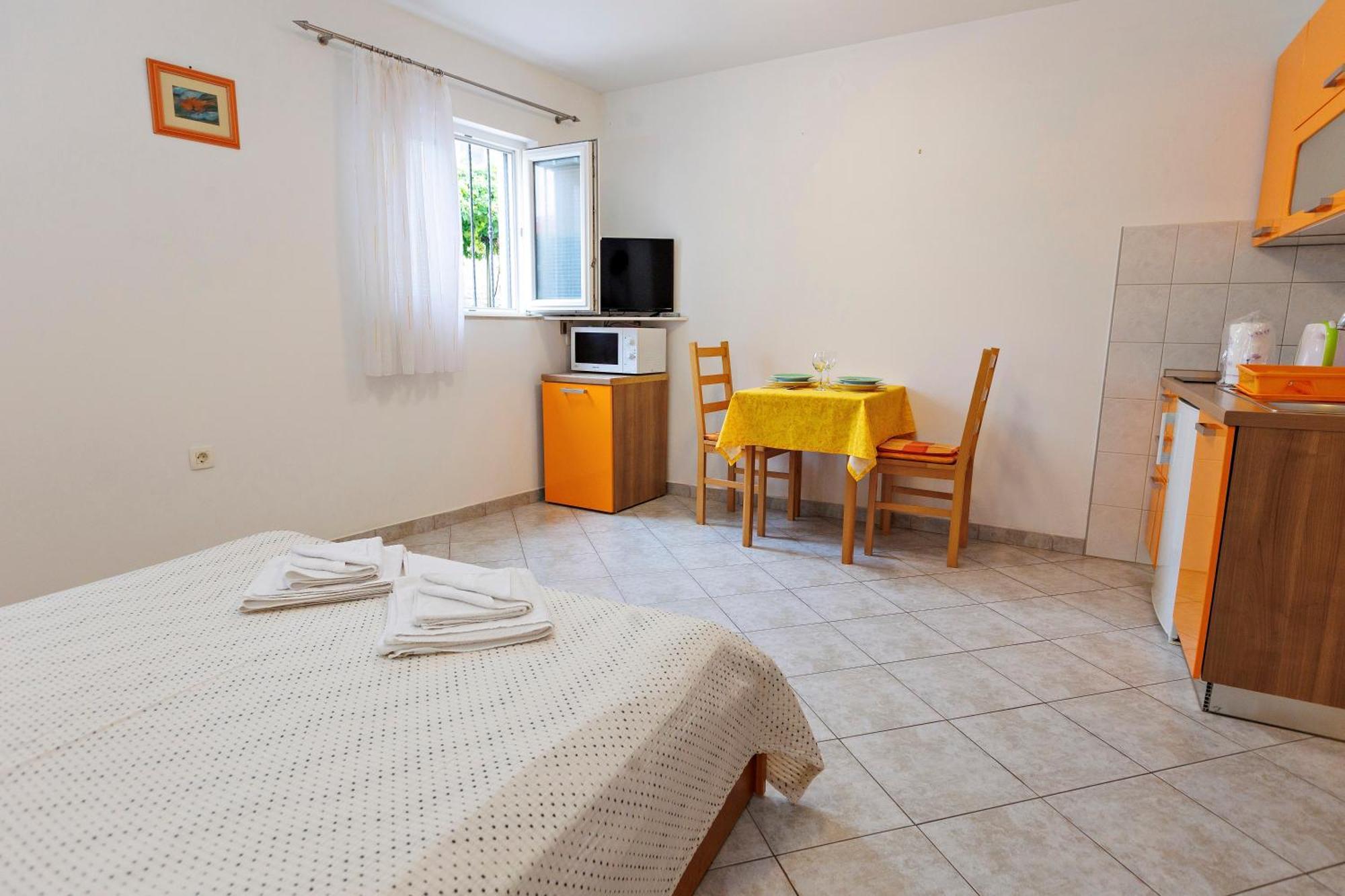 Apartments Baricevic Bol Exterior photo