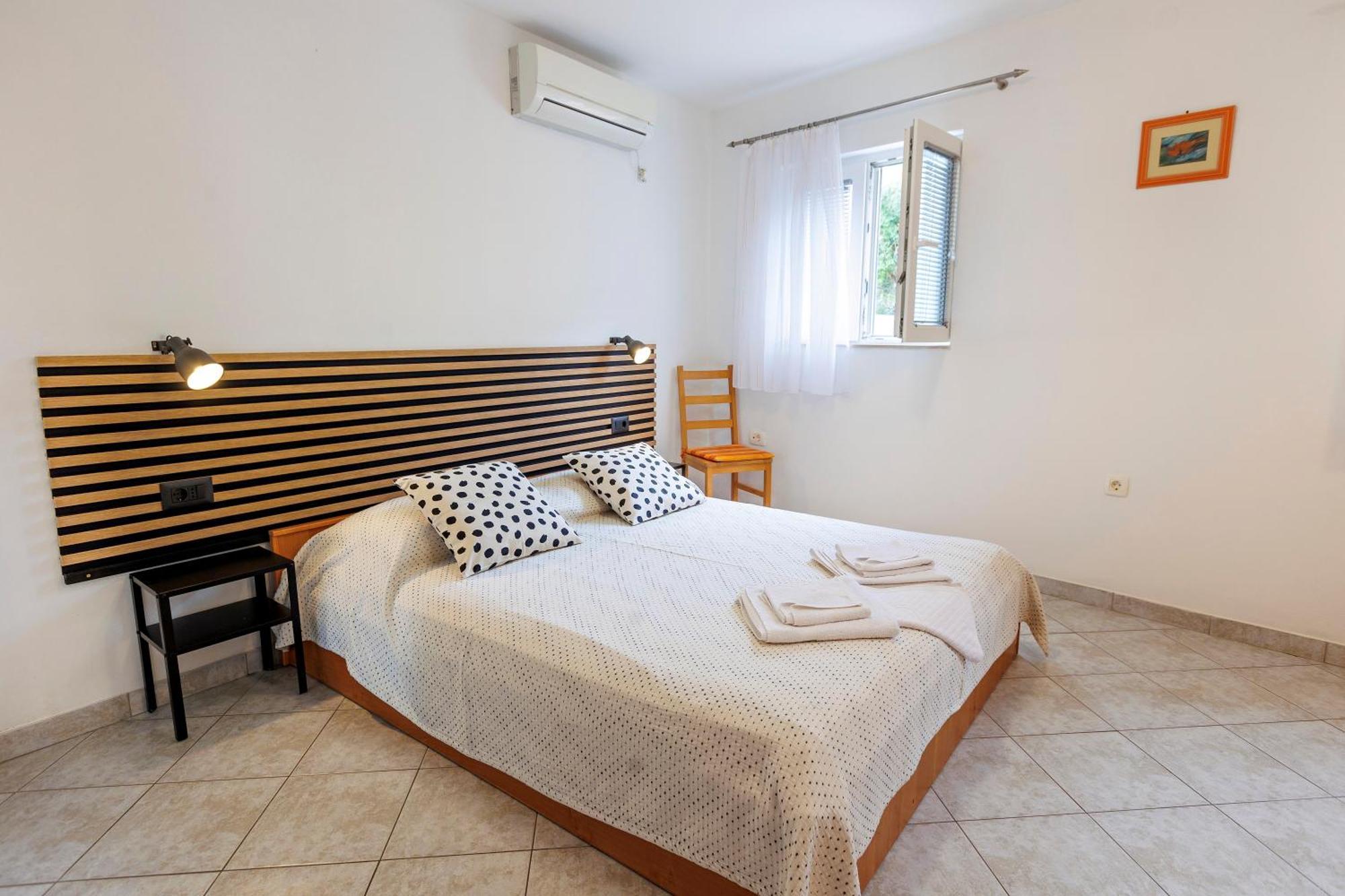 Apartments Baricevic Bol Exterior photo